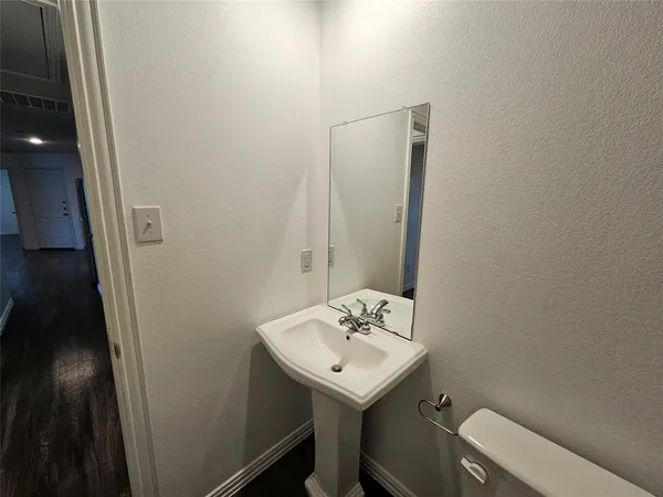 $1,499 | 5113 Avenue G, Fort Worth, TX 76105