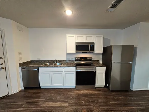 $1,499 | 5113 Avenue G, Fort Worth, TX 76105