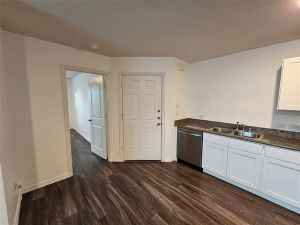 $1,499 | 5113 Avenue G, Fort Worth, TX 76105