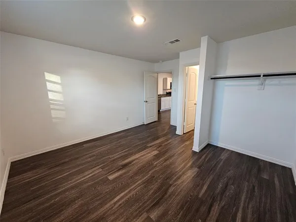 $1,499 | 5113 Avenue G, Fort Worth, TX 76105