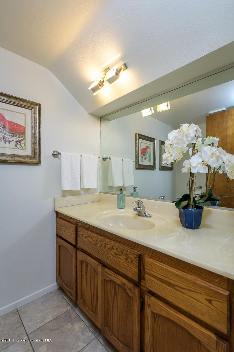 2248 Del Mar Road, Unit 7 Montrose, CA 91020 - Photo 16 of 35 a bathroom with a sink and a mirror