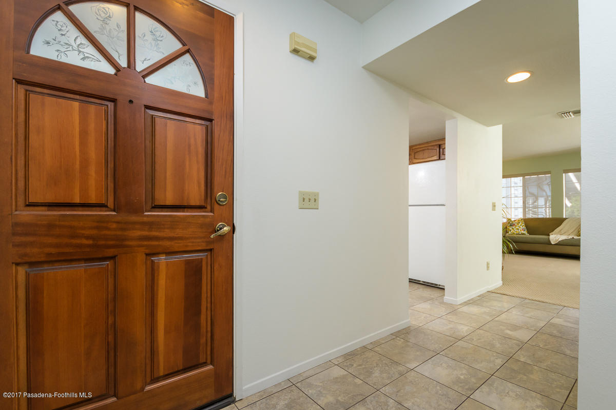 2248 Del Mar Road, Unit 7 Montrose, CA 91020 - Photo 4 of 35 a view of hallway with livingroom and furniture