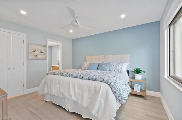 $574,900 | 658 Broad Avenue South, Unit J658, Naples, FL 34102