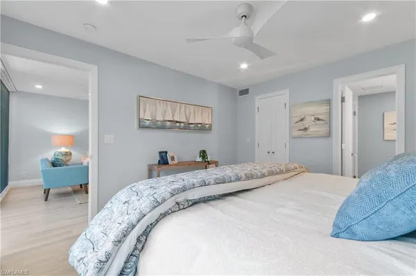 $574,900 | 658 Broad Avenue South, Unit J658, Naples, FL 34102