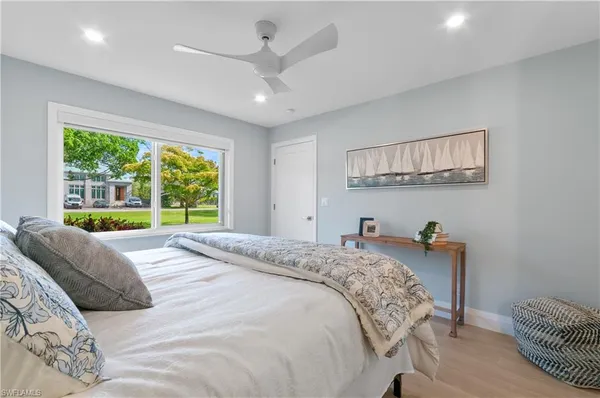 $574,900 | 658 Broad Avenue South, Unit J658, Naples, FL 34102