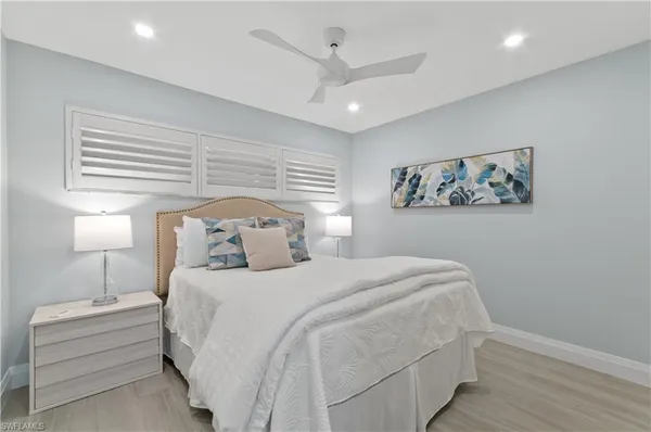 $574,900 | 658 Broad Avenue South, Unit J658, Naples, FL 34102