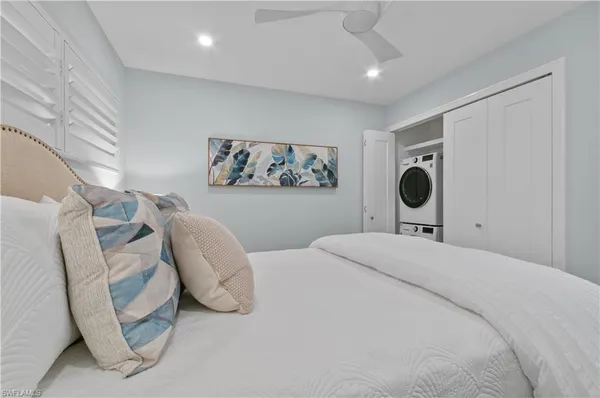 $574,900 | 658 Broad Avenue South, Unit J658, Naples, FL 34102