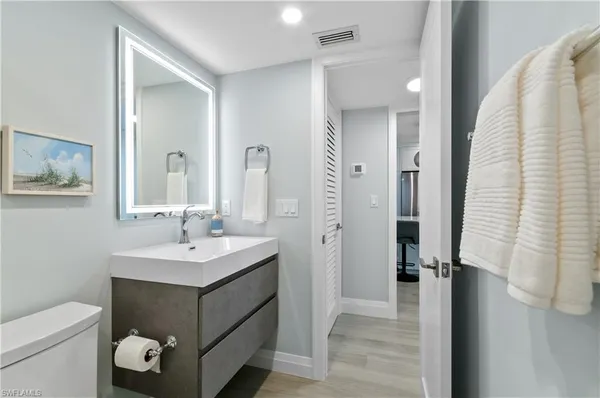 $574,900 | 658 Broad Avenue South, Unit J658, Naples, FL 34102
