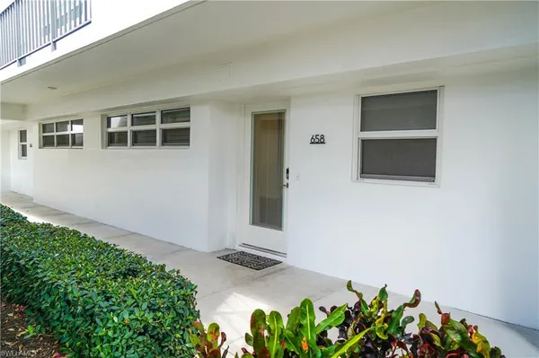 $574,900 | 658 Broad Avenue South, Unit J658, Naples, FL 34102