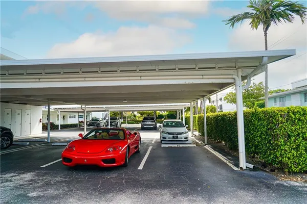 $574,900 | 658 Broad Avenue South, Unit J658, Naples, FL 34102