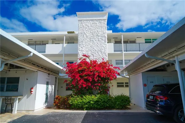 $574,900 | 658 Broad Avenue South, Unit J658, Naples, FL 34102