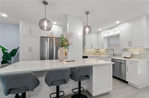 $574,900 | 658 Broad Avenue South, Unit J658, Naples, FL 34102