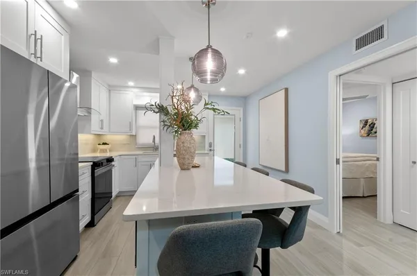 $574,900 | 658 Broad Avenue South, Unit J658, Naples, FL 34102