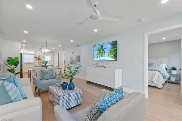 $574,900 | 658 Broad Avenue South, Unit J658, Naples, FL 34102