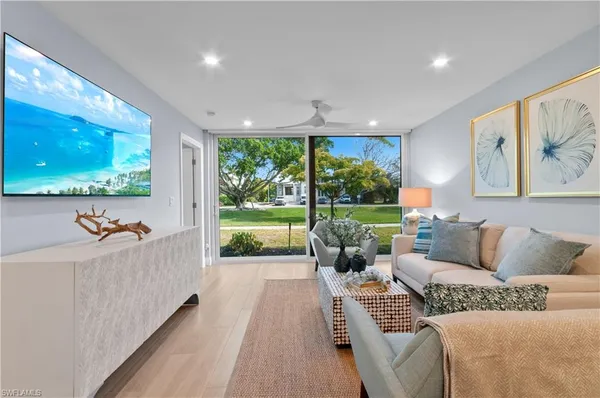 $574,900 | 658 Broad Avenue South, Unit J658, Naples, FL 34102