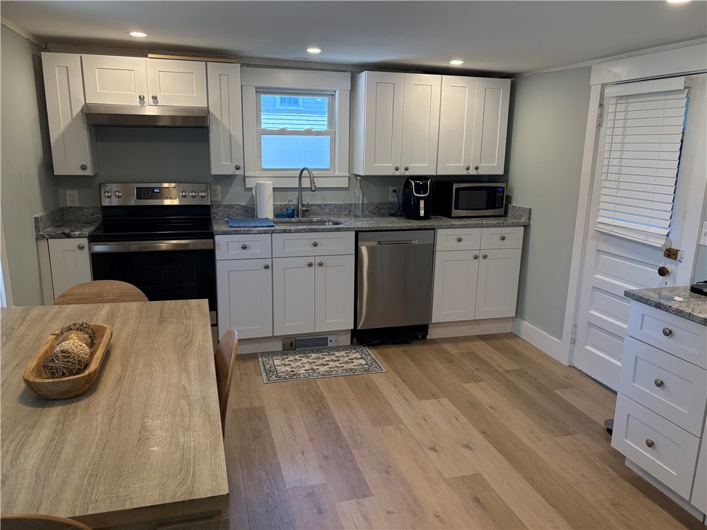 10 Robinson Street, Unit A Narragansett, RI 02882 - Photo 6 of 11
