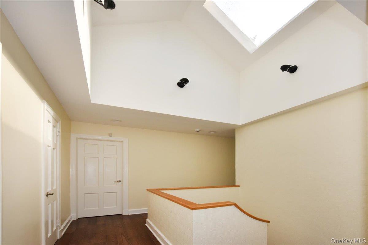 9 Dorset Road Great Neck, NY 11020 - Photo 22 of 40 Gallery Image 22