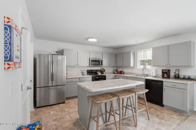 $2,350 | 920 Golfview Road, Southport, NC 28461