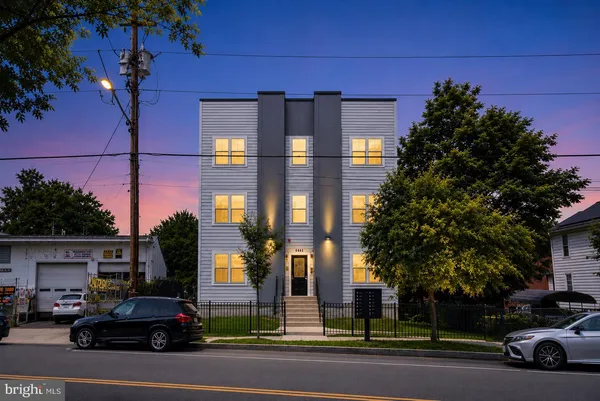 $1,600 | 4445 Nannie Helen Burroughs Avenue Northeast, Unit 202, Washington, DC 20019