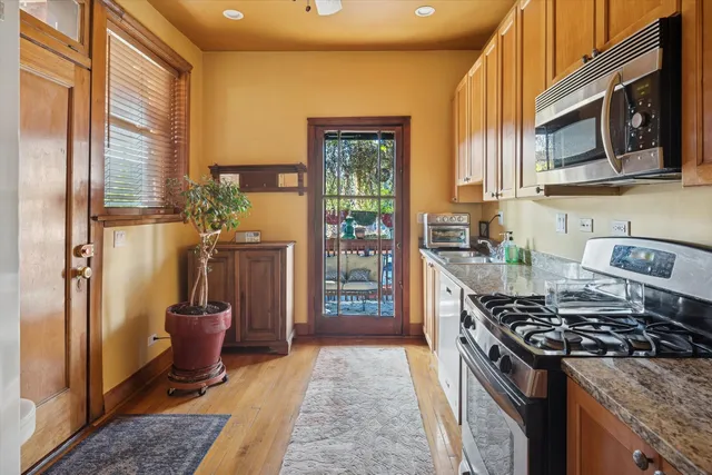 $550,000 | 1353 West Wilson Avenue, Unit 2, Chicago, IL 60640