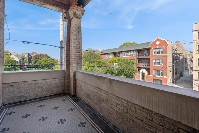 $550,000 | 1353 West Wilson Avenue, Unit 2, Chicago, IL 60640