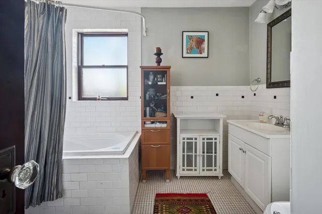 $550,000 | 1353 West Wilson Avenue, Unit 2, Chicago, IL 60640