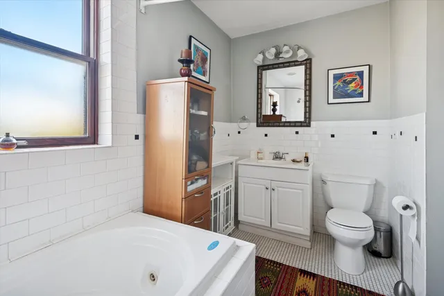 $550,000 | 1353 West Wilson Avenue, Unit 2, Chicago, IL 60640