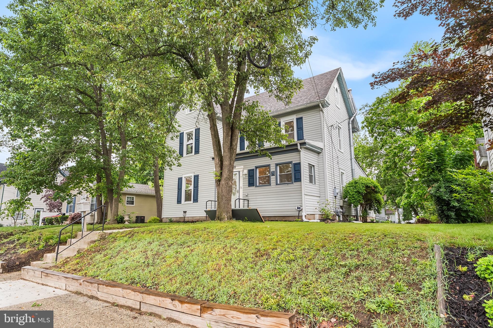 131 West Clinton Street Clayton, NJ 08312 - Photo 8 of 41 a front view of a house with a yard