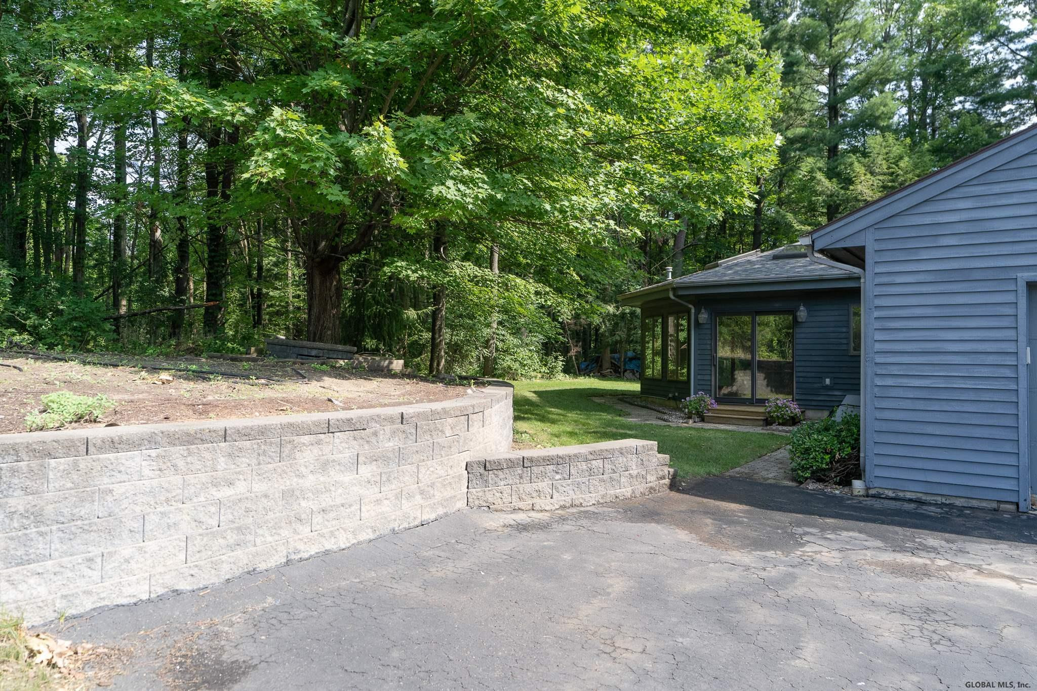 1389 Rowe Road Niskayuna, NY 12309 - Photo 4 of 54 Photo 4