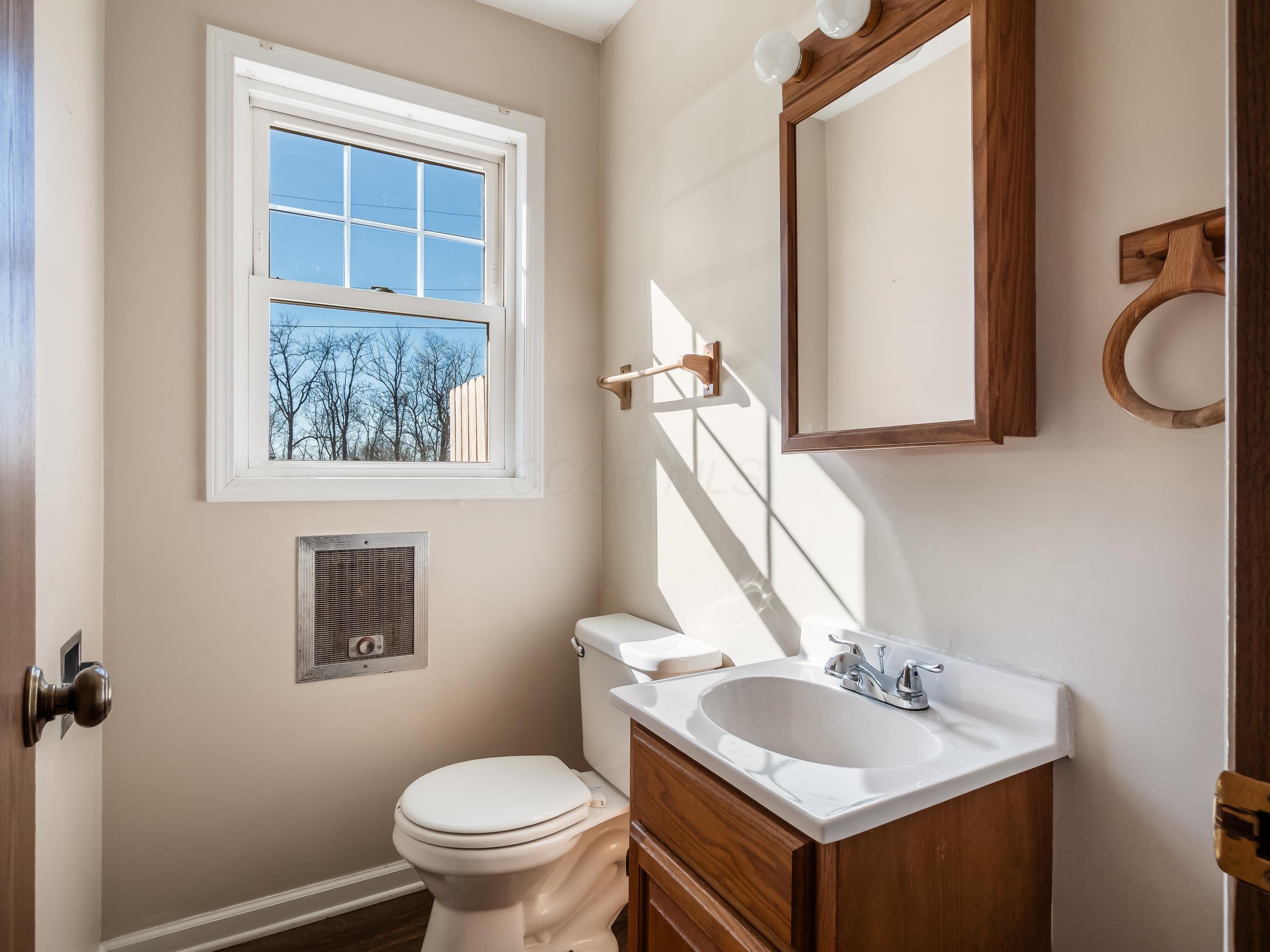 6295 Dresden Road Zanesville, OH 43701 - Photo 33 of 43 6295 Dresden Rd- 1.5 bath of the other u