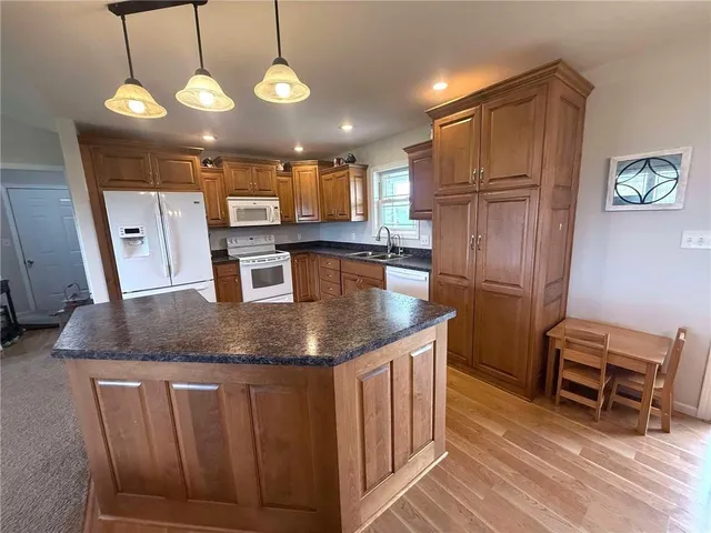 $499,900 | 28210 State F Highway, Maryville, MO 64468