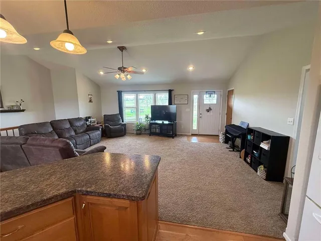 $499,900 | 28210 State F Highway, Maryville, MO 64468