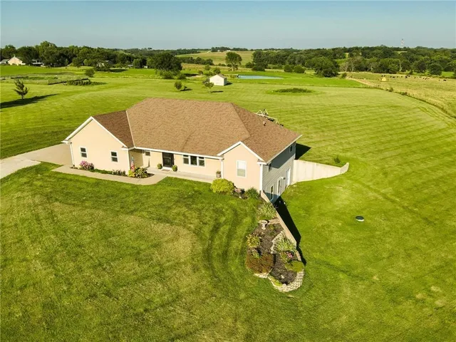 $499,900 | 28210 State F Highway, Maryville, MO 64468