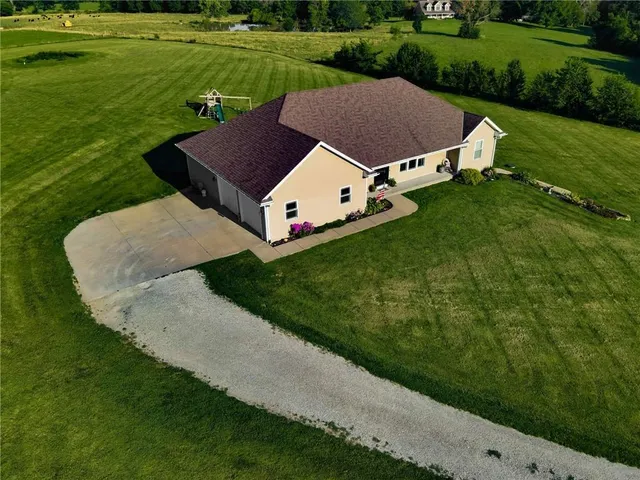 $499,900 | 28210 State F Highway, Maryville, MO 64468