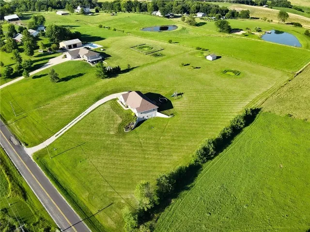 $499,900 | 28210 State F Highway, Maryville, MO 64468