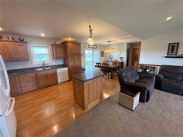 $499,900 | 28210 State F Highway, Maryville, MO 64468