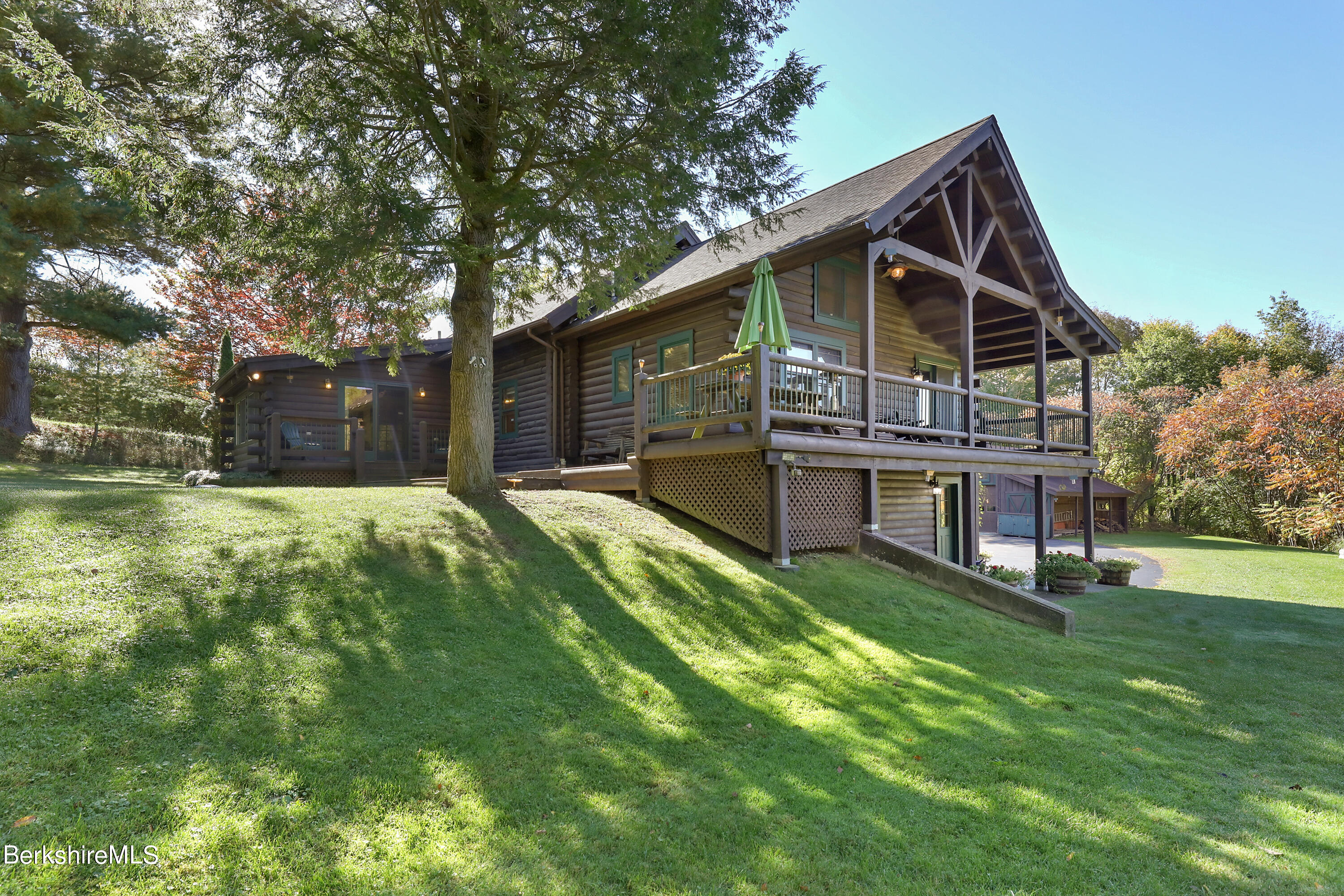 425 Wells Road Cheshire, MA 01225 - Photo 5 of 47 Exterior Back
