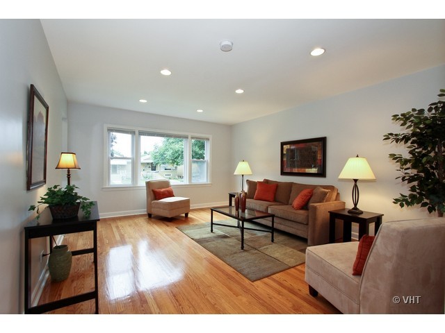 2250 Northgate Avenue North Riverside, IL 60546 - Photo 2 of 17 a living room with furniture and wooden floor