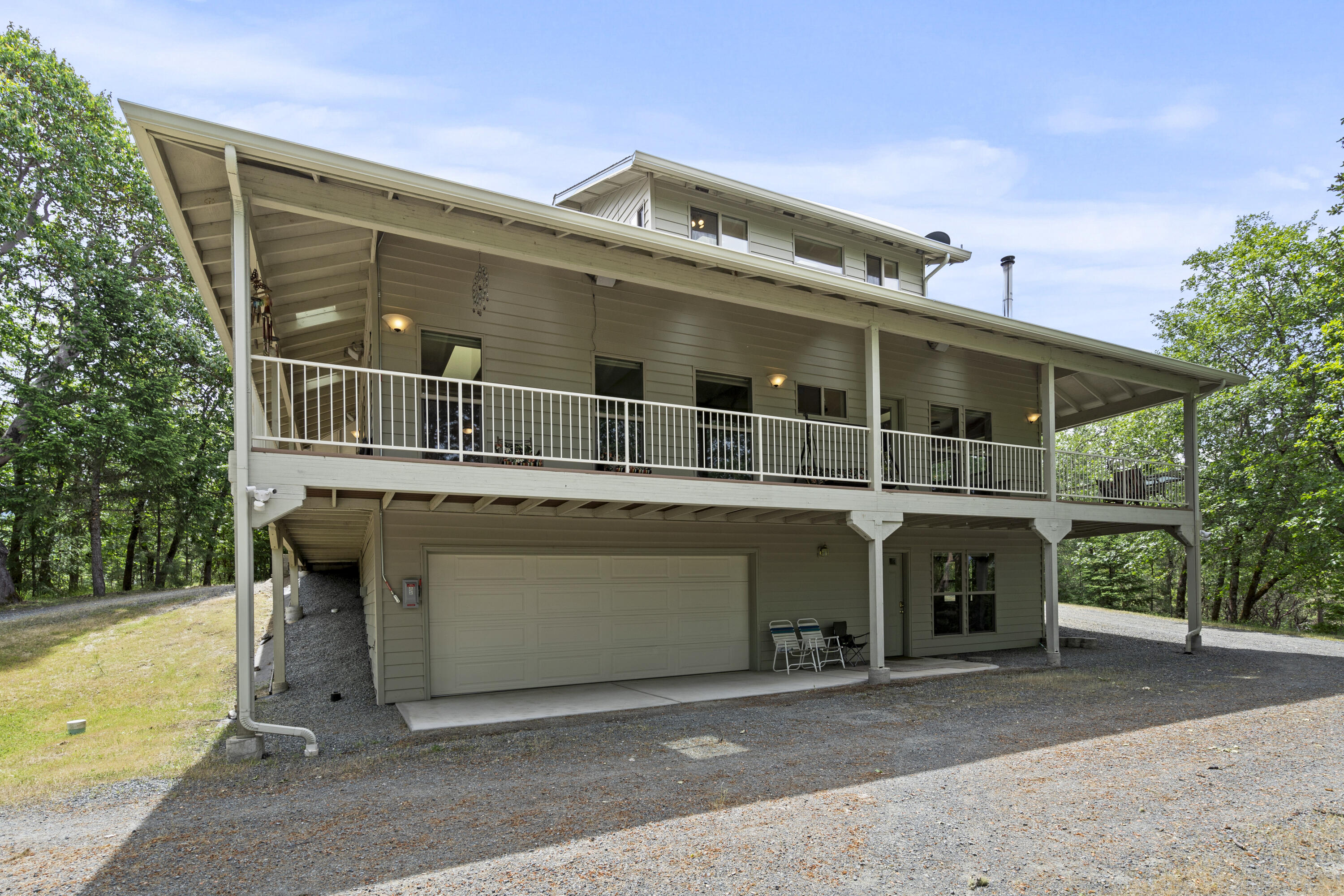 466 Three Pines Road Grants Pass, OR 97526 - Photo 4 of 41 Back View
