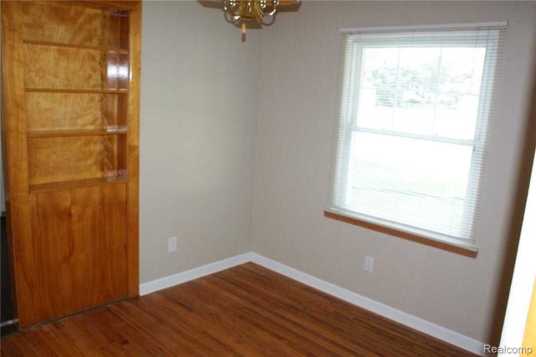 33121 Edgegrove Road Fraser, MI 48026 - Photo 11 of 25 Dining room with built in cabinet
