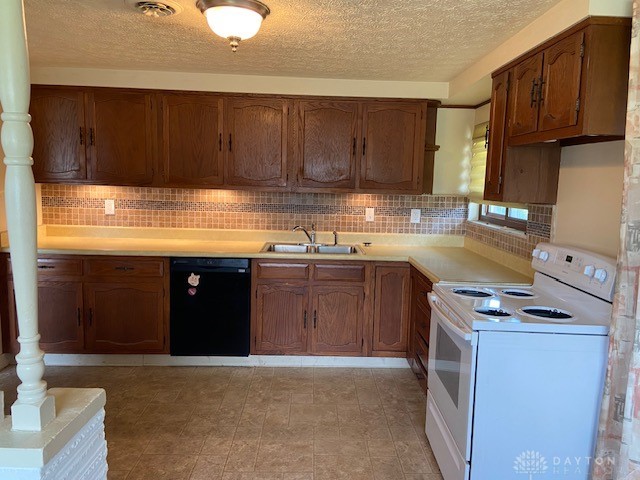 1673 West Stroop Road Kettering, OH 45439 - Photo 7 of 33 Kitchen with stove, ref, dishwasher