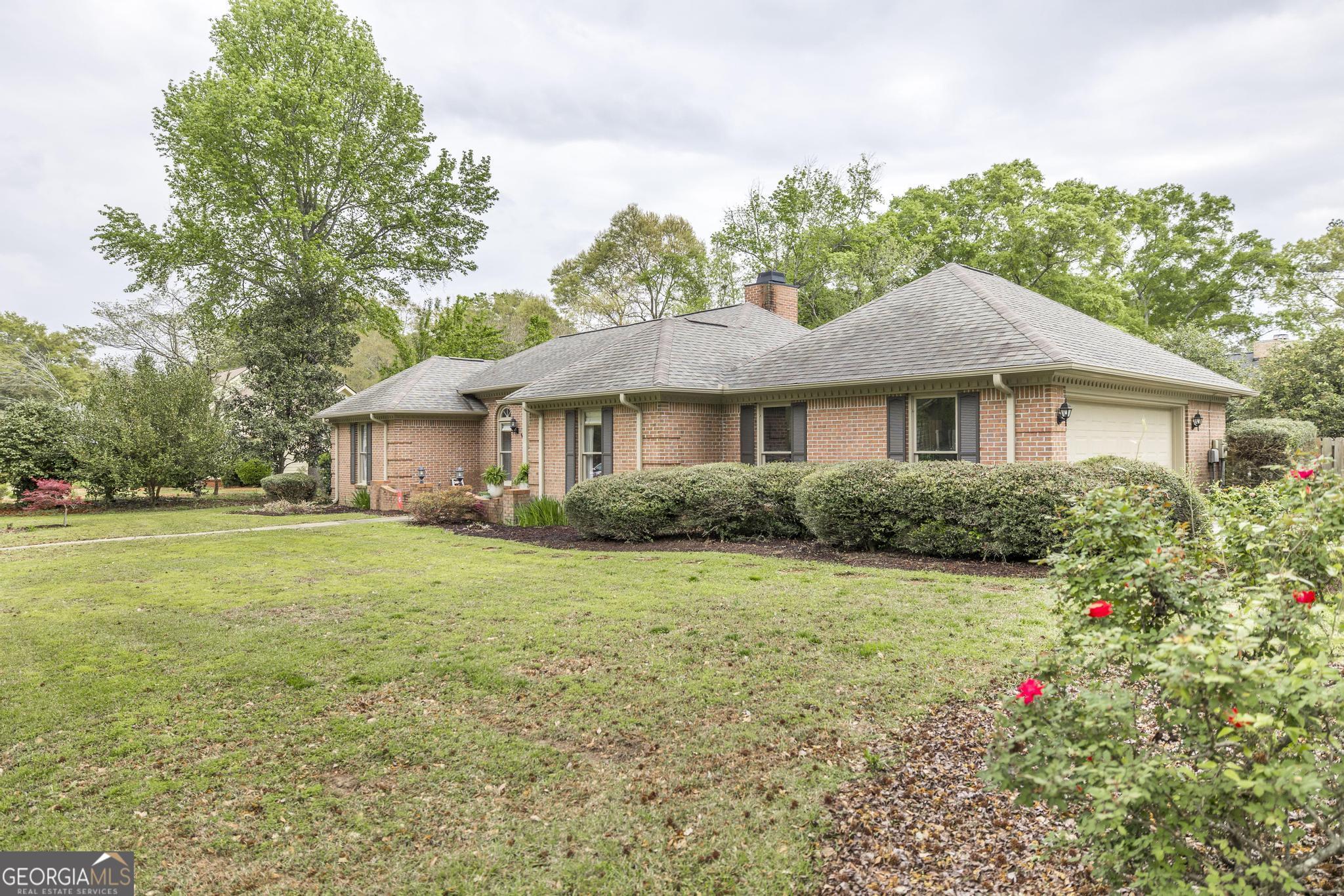 108 Bunkers Trail Warner Robins, GA 31088 - Photo 5 of 34 a front view of a house with a garden