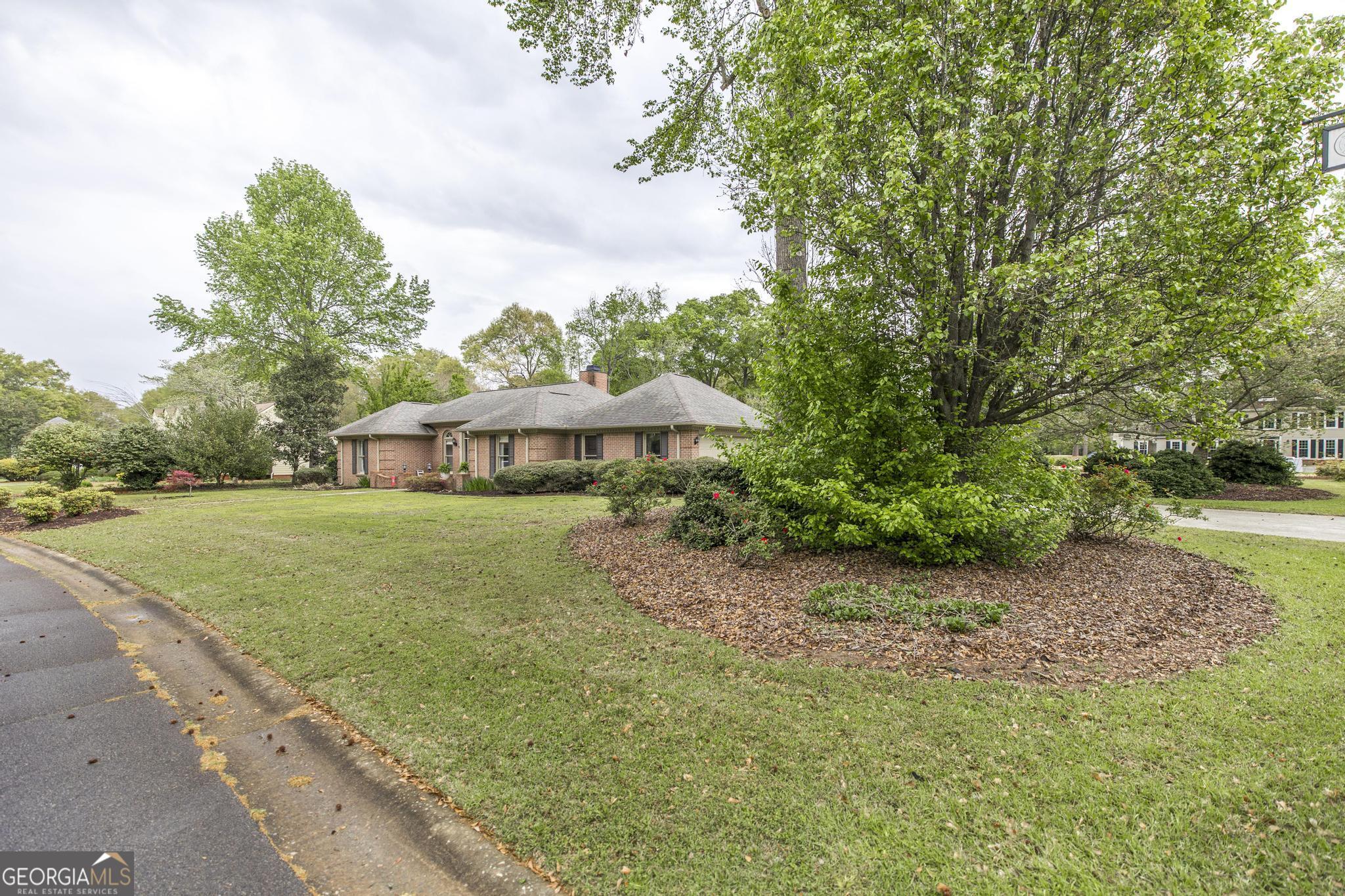 108 Bunkers Trail Warner Robins, GA 31088 - Photo 6 of 34 a view of a house with backyard and trees