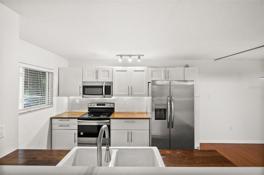 2938 Clark Road, Unit 103 Sarasota, FL 34231 - Photo 4 of 26