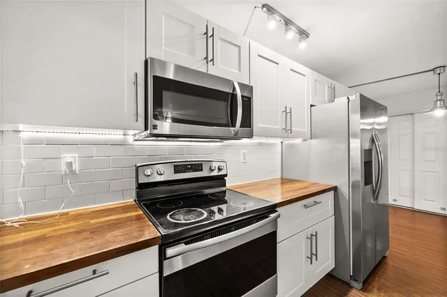 $184,000 | 2938 Clark Road, Unit 103, Sarasota, FL 34231