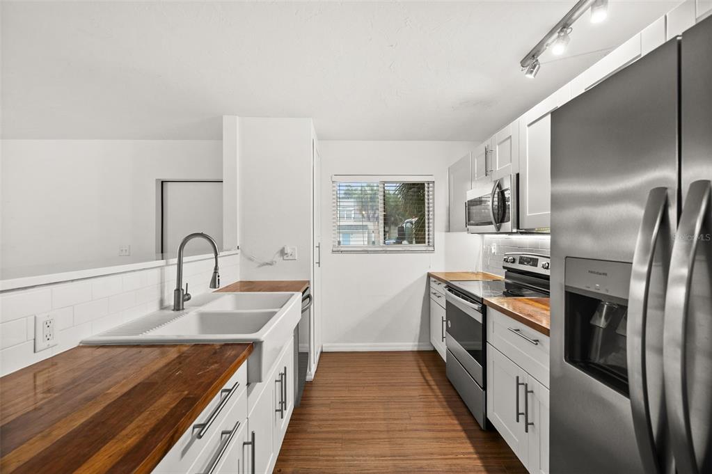 2938 Clark Road, Unit 103 Sarasota, FL 34231 - Photo 6 of 26