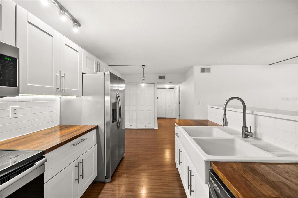 2938 Clark Road, Unit 103 Sarasota, FL 34231 - Photo 7 of 26