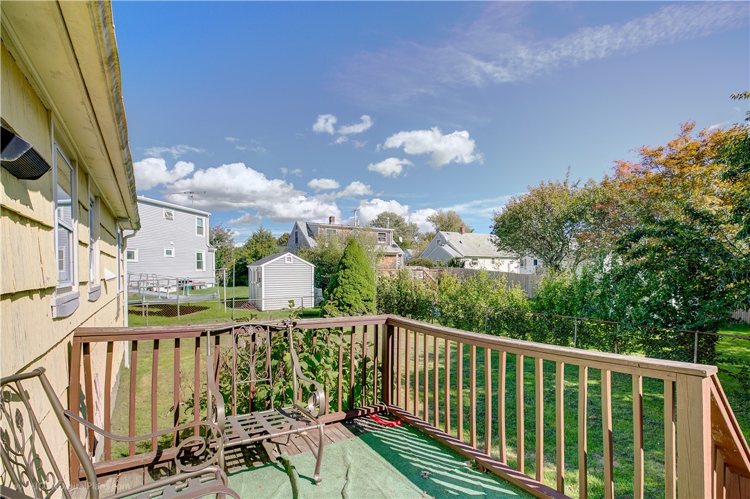 18 Rosedale Avenue Middletown, RI 02842 - Photo 25 of 31