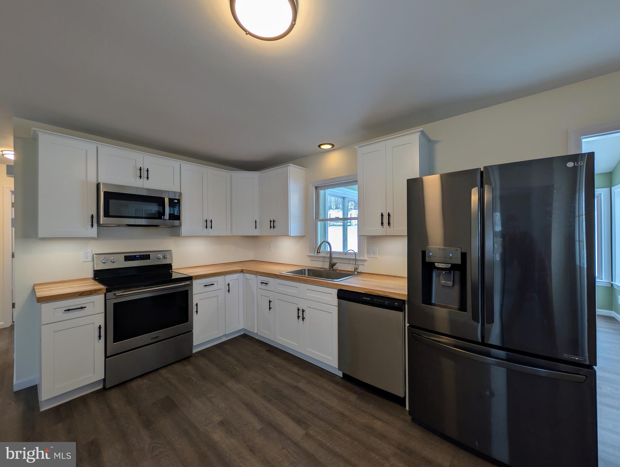 520 Pitney Road Columbia, PA 17512 - Photo 10 of 31 Brand new cabinets and custom countertops