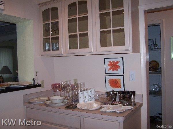 1716 Rosemont Road Berkley, MI 48072 - Photo 4 of 12 Kitchen with pass through to family room...great for entertaining.JPG